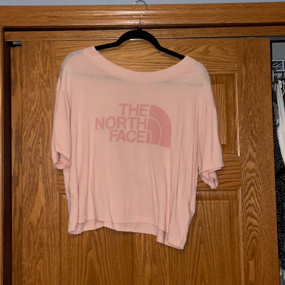 north face slightly cropped tee